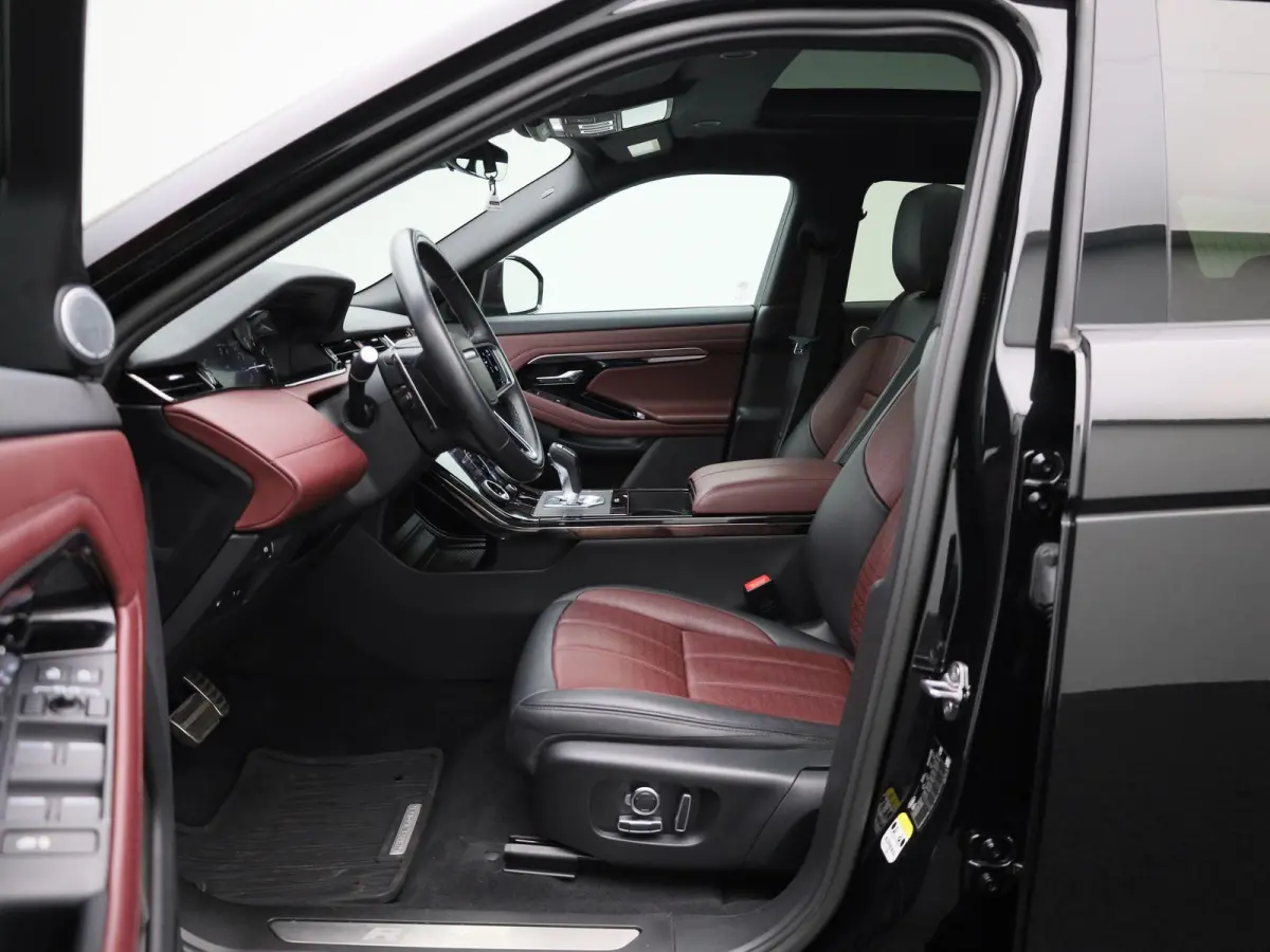 1.5 P300e AWD R-Dynamic HSE | PANODAK-SCHUIFDAK | MERIDIAN AUDIO | BLACK PACK | COLD CLIMATE PACK