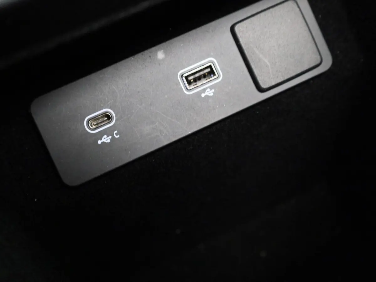1.5 P300e AWD R-Dynamic HSE | PANODAK-SCHUIFDAK | MERIDIAN AUDIO | BLACK PACK | COLD CLIMATE PACK