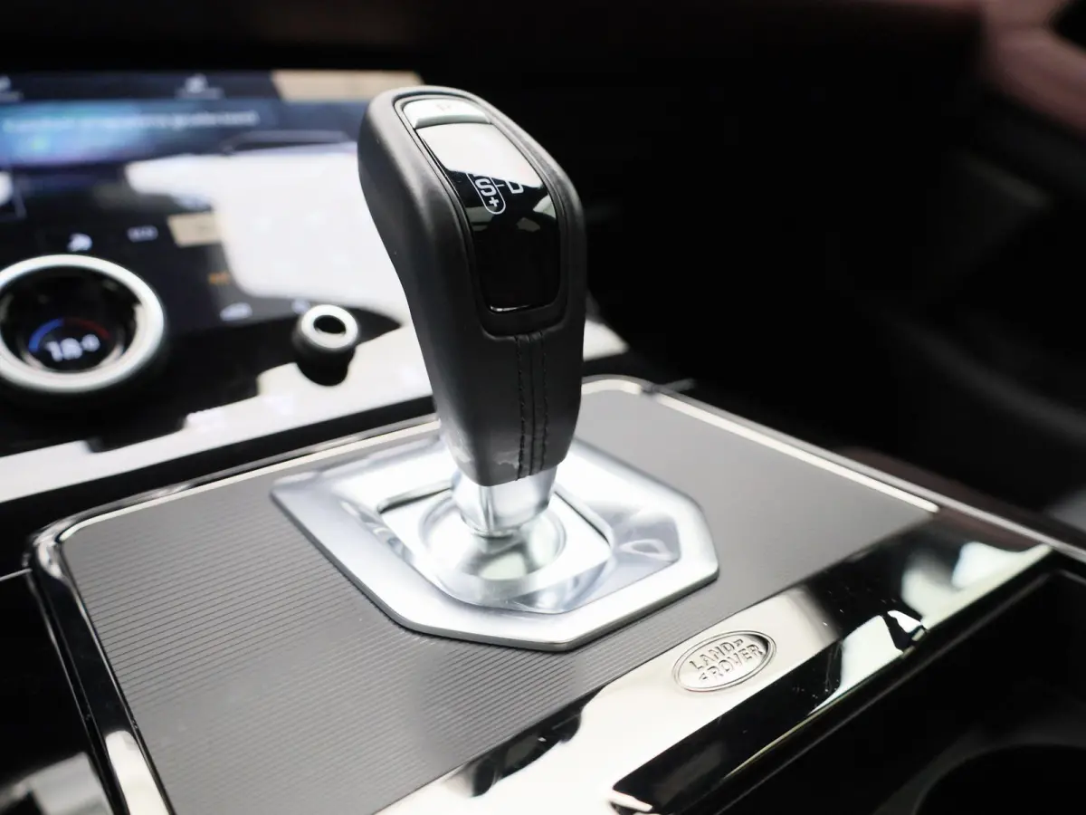 1.5 P300e AWD R-Dynamic HSE | PANODAK-SCHUIFDAK | MERIDIAN AUDIO | BLACK PACK | COLD CLIMATE PACK