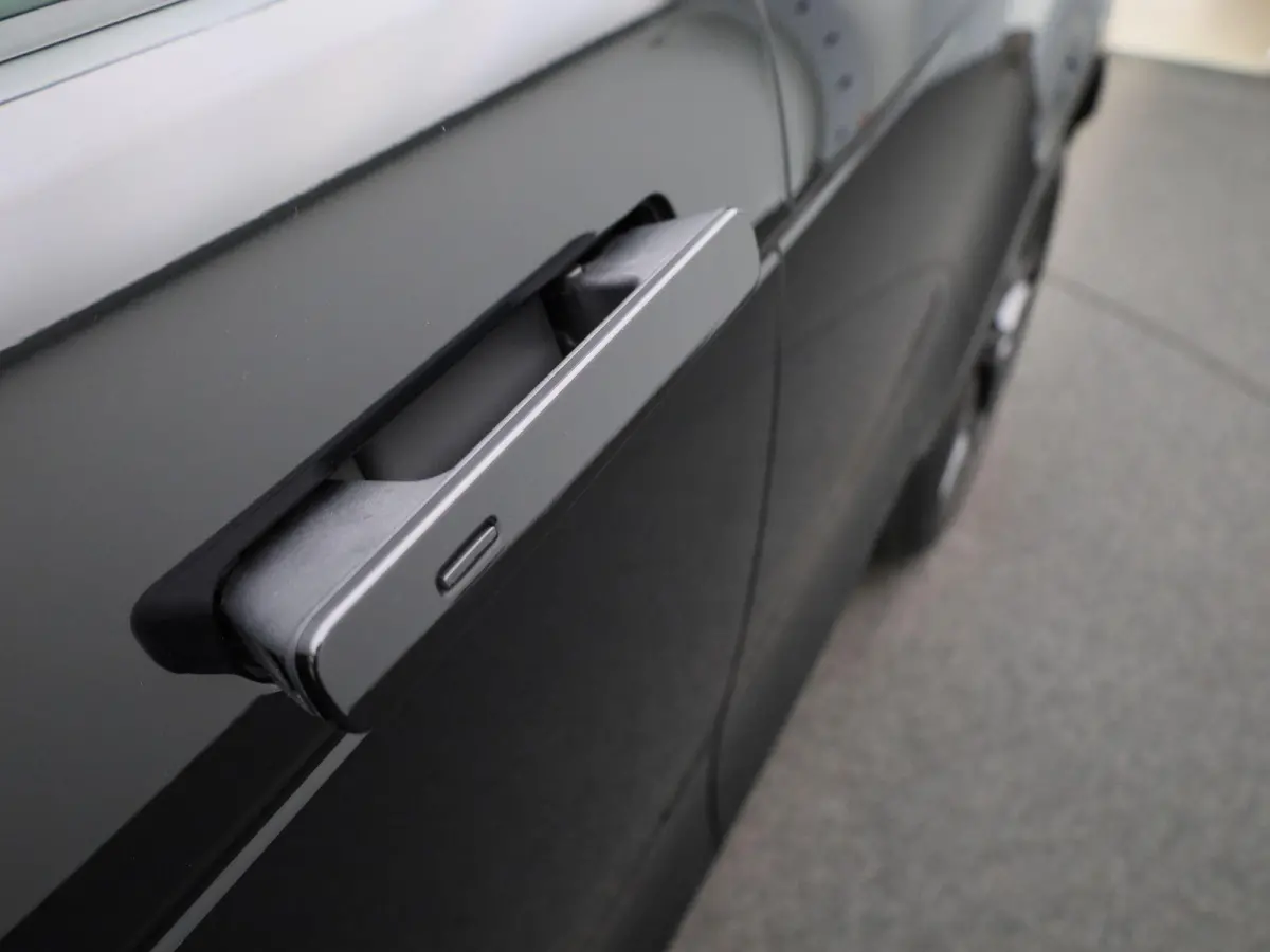 1.5 P300e AWD R-Dynamic HSE | PANODAK-SCHUIFDAK | MERIDIAN AUDIO | BLACK PACK | COLD CLIMATE PACK