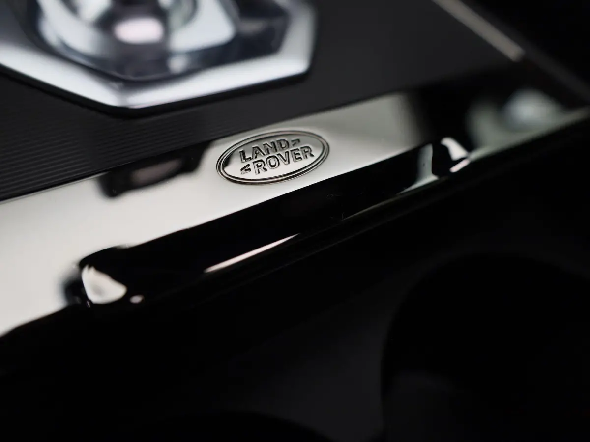 1.5 P300e AWD R-Dynamic HSE | PANODAK-SCHUIFDAK | MERIDIAN AUDIO | BLACK PACK | COLD CLIMATE PACK