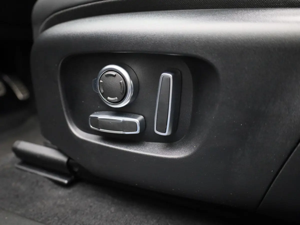 1.5 P300e AWD R-Dynamic HSE | PANODAK-SCHUIFDAK | MERIDIAN AUDIO | BLACK PACK | COLD CLIMATE PACK