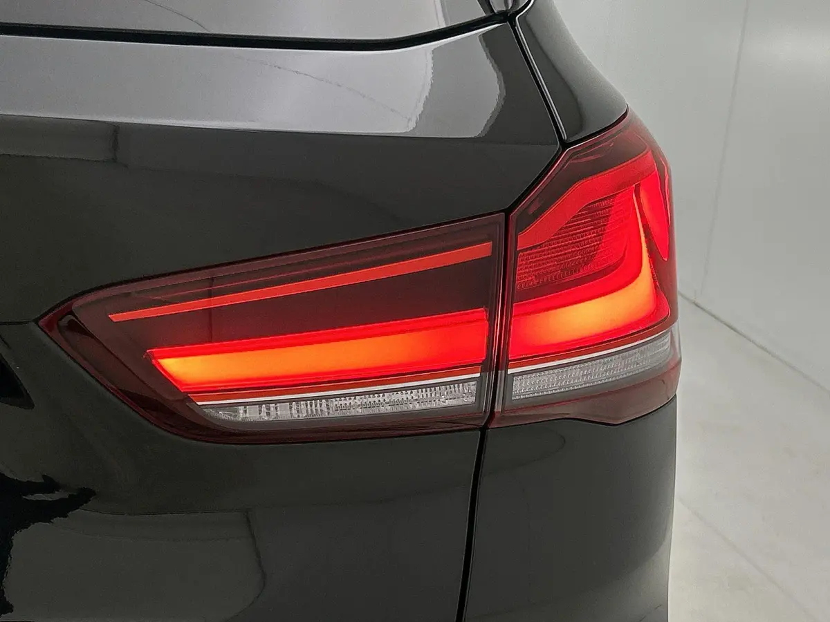 xDrive25e | Automaat | Achteruitrijcamera | Parkeersensoren | Stoelverwarming |