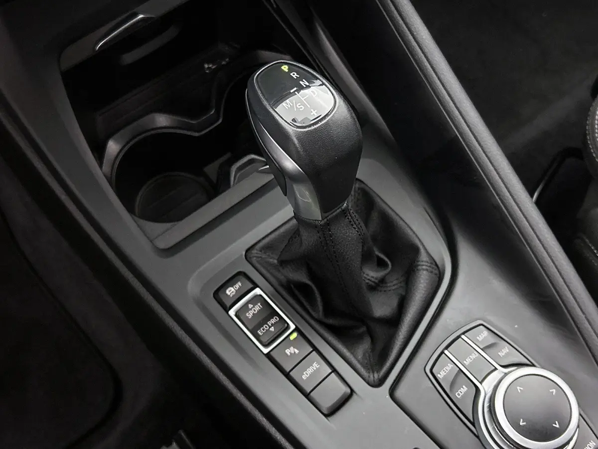 xDrive25e | Automaat | Achteruitrijcamera | Parkeersensoren | Stoelverwarming |