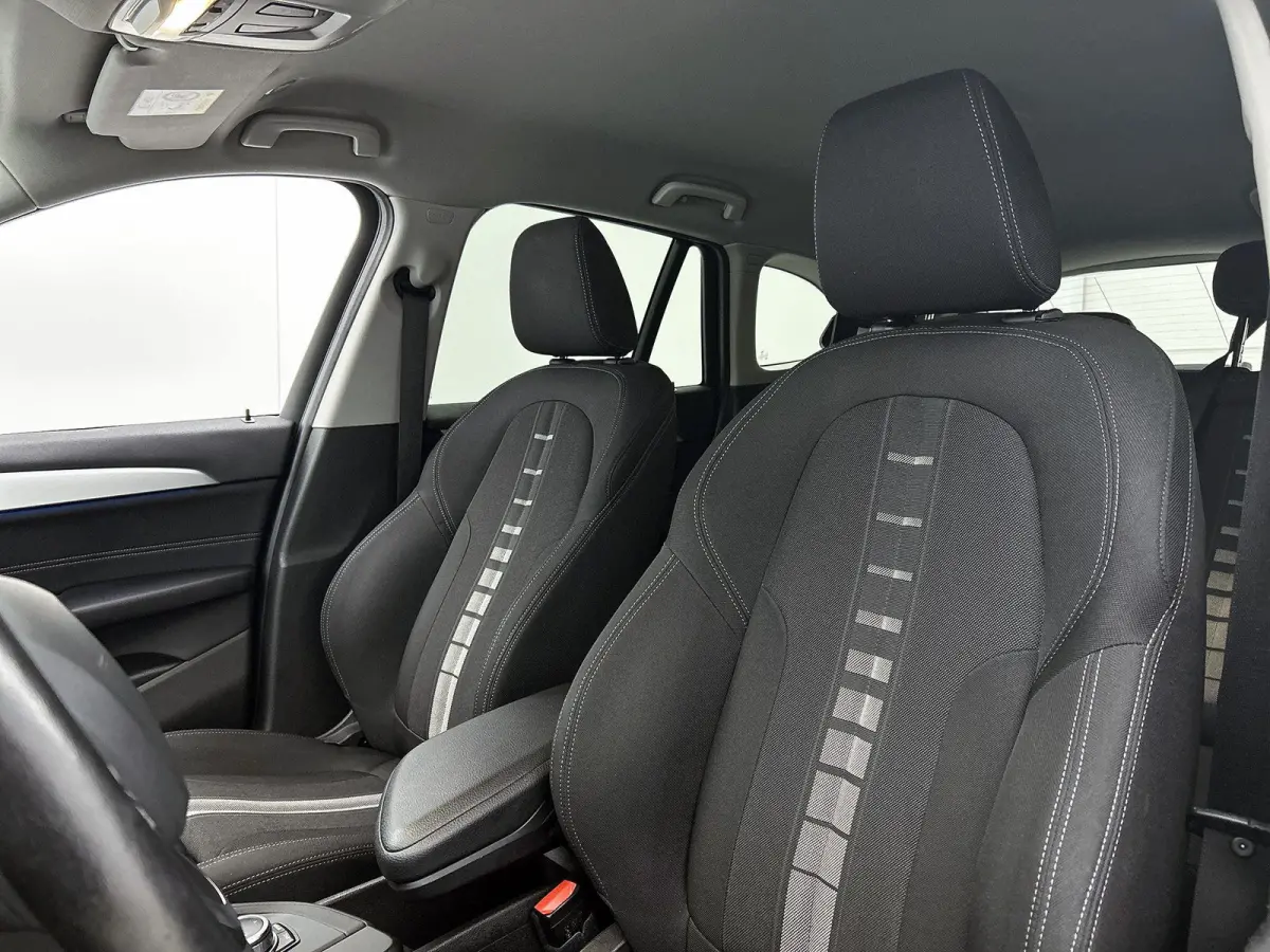xDrive25e | Automaat | Achteruitrijcamera | Parkeersensoren | Stoelverwarming |