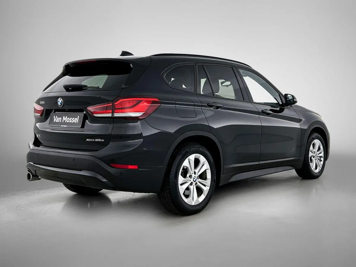xDrive25e | Automaat | Achteruitrijcamera | Parkeersensoren | Stoelverwarming |