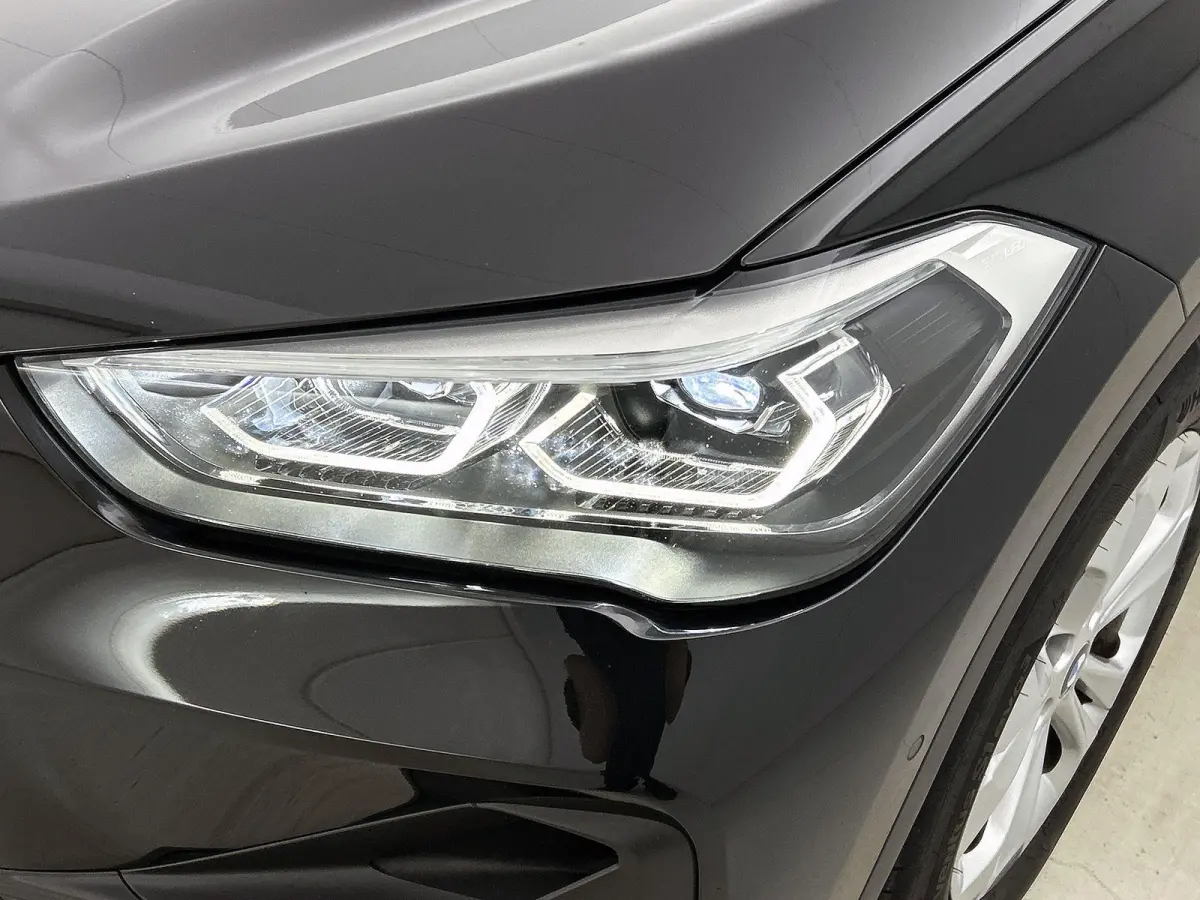 xDrive25e | Automaat | Achteruitrijcamera | Parkeersensoren | Stoelverwarming |