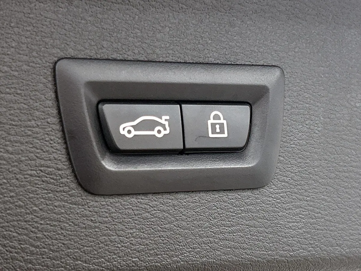 xDrive25e | Automaat | Achteruitrijcamera | Parkeersensoren | Stoelverwarming |