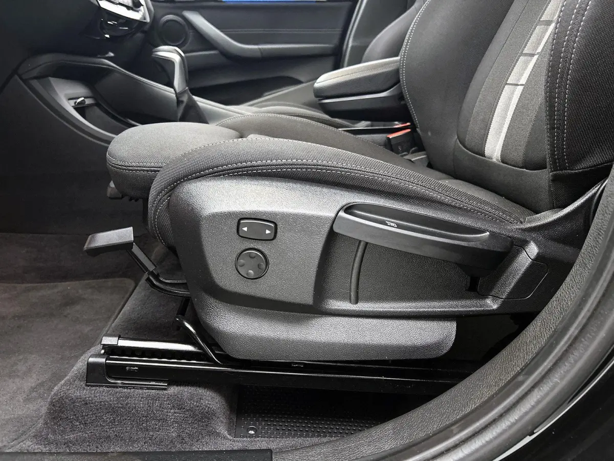 xDrive25e | Automaat | Achteruitrijcamera | Parkeersensoren | Stoelverwarming |