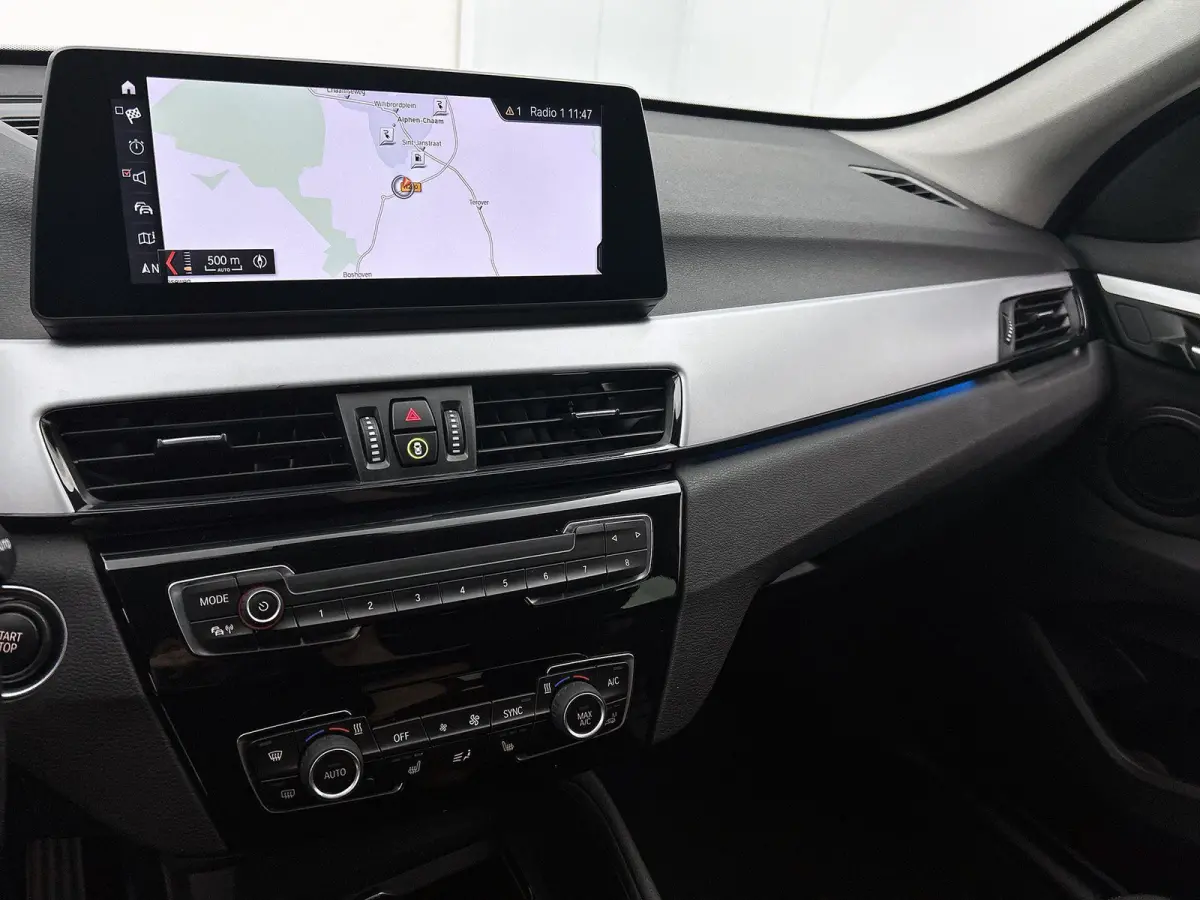 xDrive25e | Automaat | Achteruitrijcamera | Parkeersensoren | Stoelverwarming |