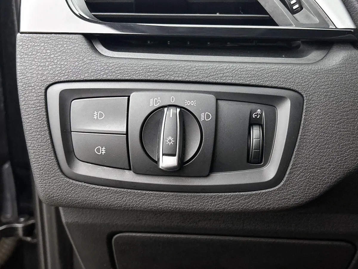 xDrive25e | Automaat | Achteruitrijcamera | Parkeersensoren | Stoelverwarming |
