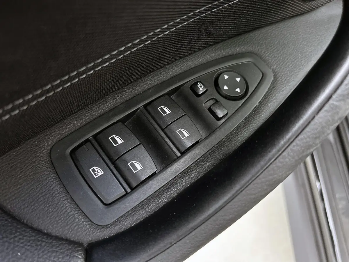 xDrive25e | Automaat | Achteruitrijcamera | Parkeersensoren | Stoelverwarming |
