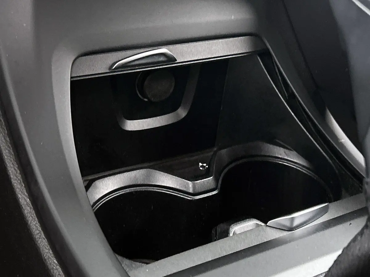 xDrive25e | Automaat | Achteruitrijcamera | Parkeersensoren | Stoelverwarming |
