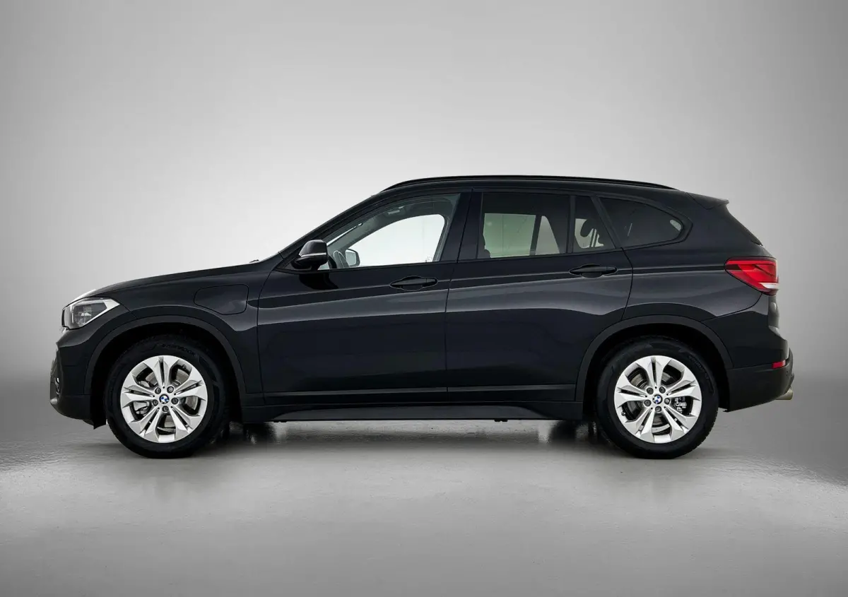 xDrive25e | Automaat | Achteruitrijcamera | Parkeersensoren | Stoelverwarming |