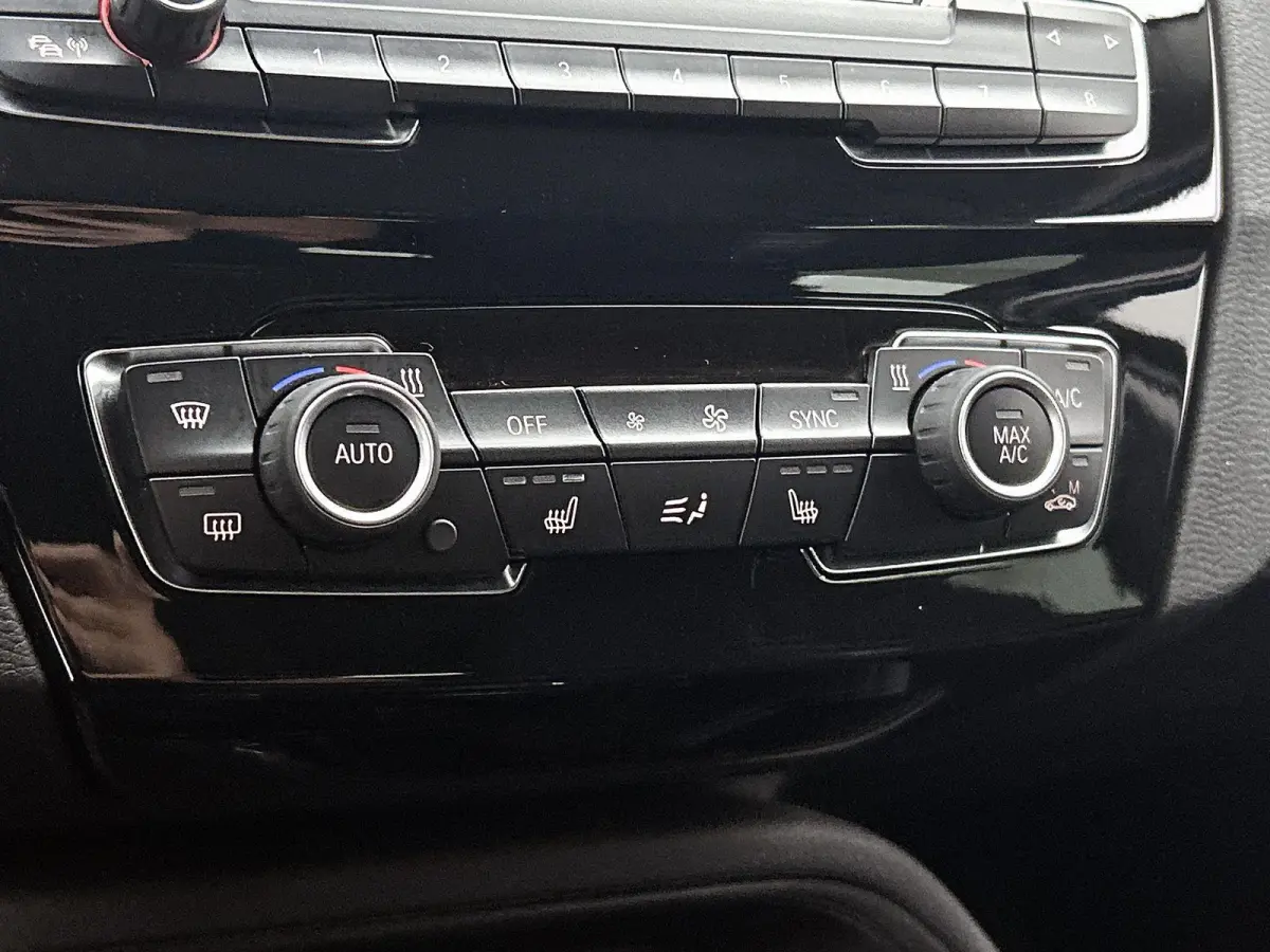 xDrive25e | Automaat | Achteruitrijcamera | Parkeersensoren | Stoelverwarming |