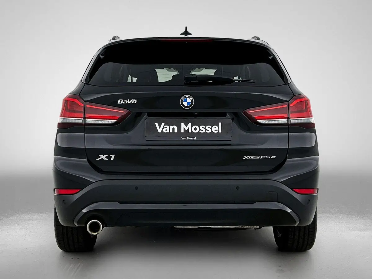 xDrive25e | Automaat | Achteruitrijcamera | Parkeersensoren | Stoelverwarming |