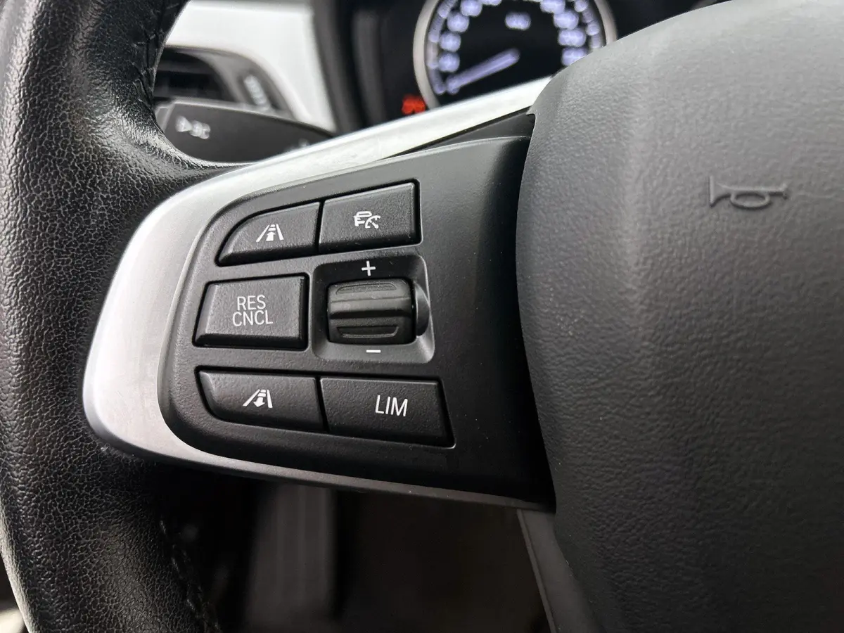 xDrive25e | Automaat | Achteruitrijcamera | Parkeersensoren | Stoelverwarming |