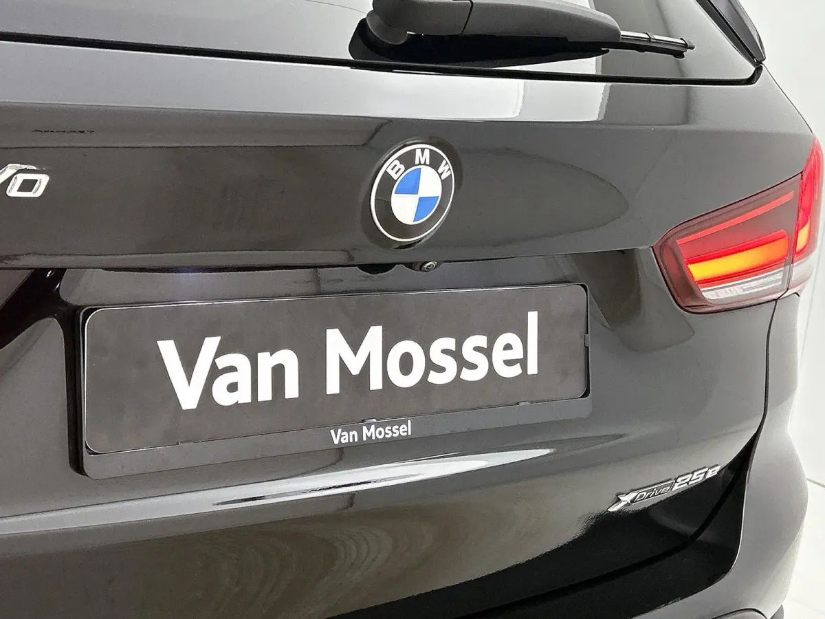 xDrive25e | Automaat | Achteruitrijcamera | Parkeersensoren | Stoelverwarming |