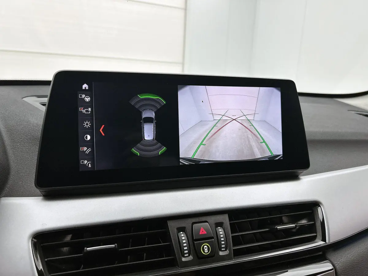 xDrive25e | Automaat | Achteruitrijcamera | Parkeersensoren | Stoelverwarming |