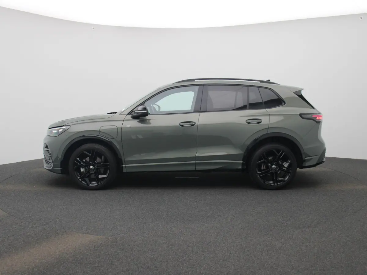 1.5 eHybrid R-Line Edition 272 PK| Soh 100% | Trekhaak | 360 Camera | Navigatie Groot | Head-Updisplay | LED Matrix | Stoelverwarming | Stuurwielverwarming