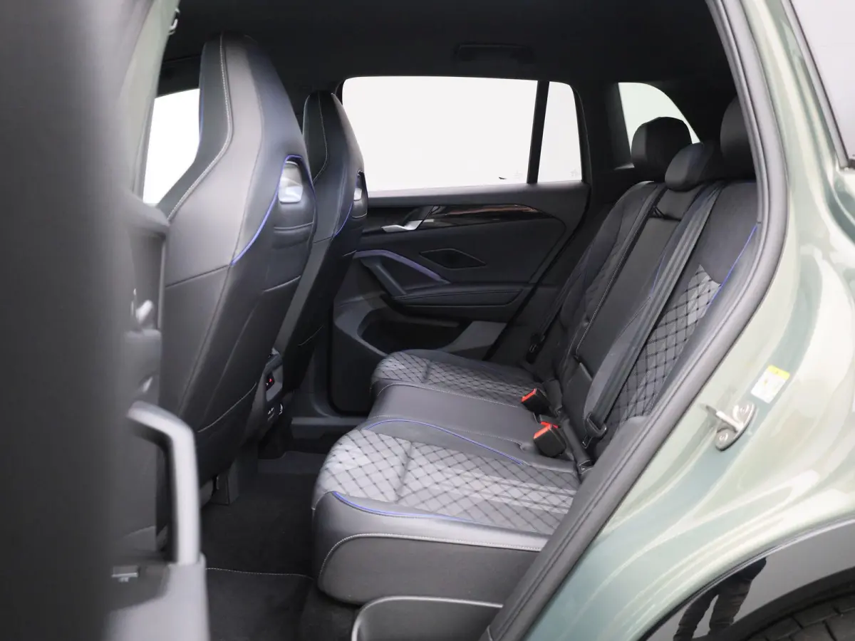 1.5 eHybrid R-Line Edition 272 PK| Soh 100% | Trekhaak | 360 Camera | Navigatie Groot | Head-Updisplay | LED Matrix | Stoelverwarming | Stuurwielverwarming