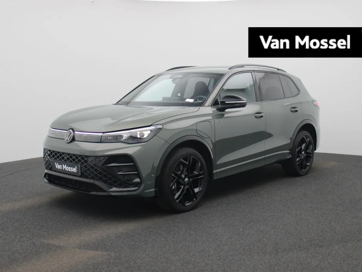 1.5 eHybrid R-Line Edition 272 PK| Soh 100% | Trekhaak | 360 Camera | Navigatie Groot | Head-Updisplay | LED Matrix | Stoelverwarming | Stuurwielverwarming