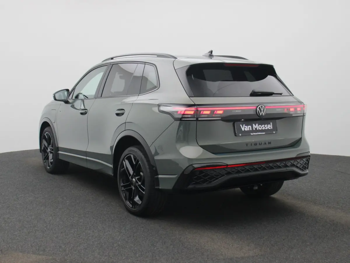 1.5 eHybrid R-Line Edition 272 PK| Soh 100% | Trekhaak | 360 Camera | Navigatie Groot | Head-Updisplay | LED Matrix | Stoelverwarming | Stuurwielverwarming