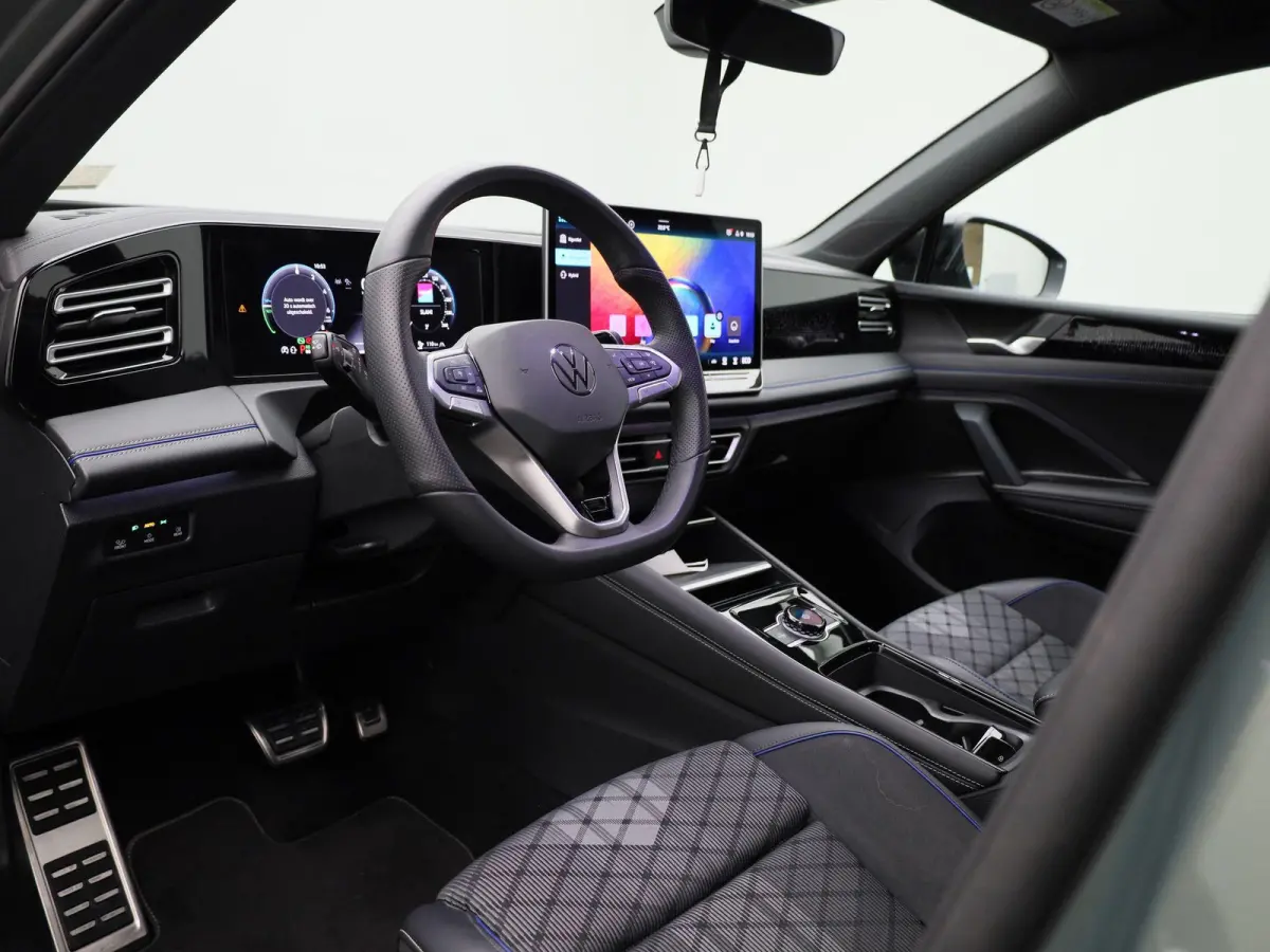 1.5 eHybrid R-Line Edition 272 PK| Soh 100% | Trekhaak | 360 Camera | Navigatie Groot | Head-Updisplay | LED Matrix | Stoelverwarming | Stuurwielverwarming