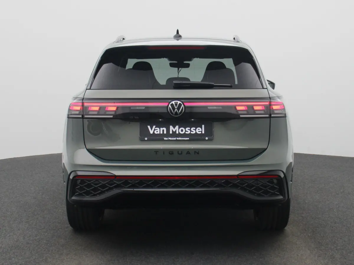 1.5 eHybrid R-Line Edition 272 PK| Soh 100% | Trekhaak | 360 Camera | Navigatie Groot | Head-Updisplay | LED Matrix | Stoelverwarming | Stuurwielverwarming