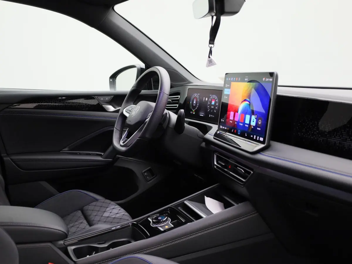 1.5 eHybrid R-Line Edition 272 PK| Soh 100% | Trekhaak | 360 Camera | Navigatie Groot | Head-Updisplay | LED Matrix | Stoelverwarming | Stuurwielverwarming