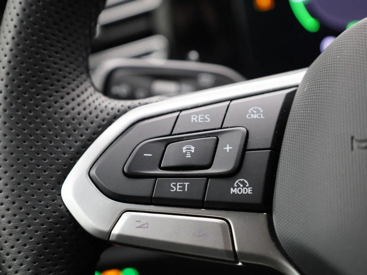 1.5 eHybrid R-Line Edition 272 PK| Soh 100% | Trekhaak | 360 Camera | Navigatie Groot | Head-Updisplay | LED Matrix | Stoelverwarming | Stuurwielverwarming