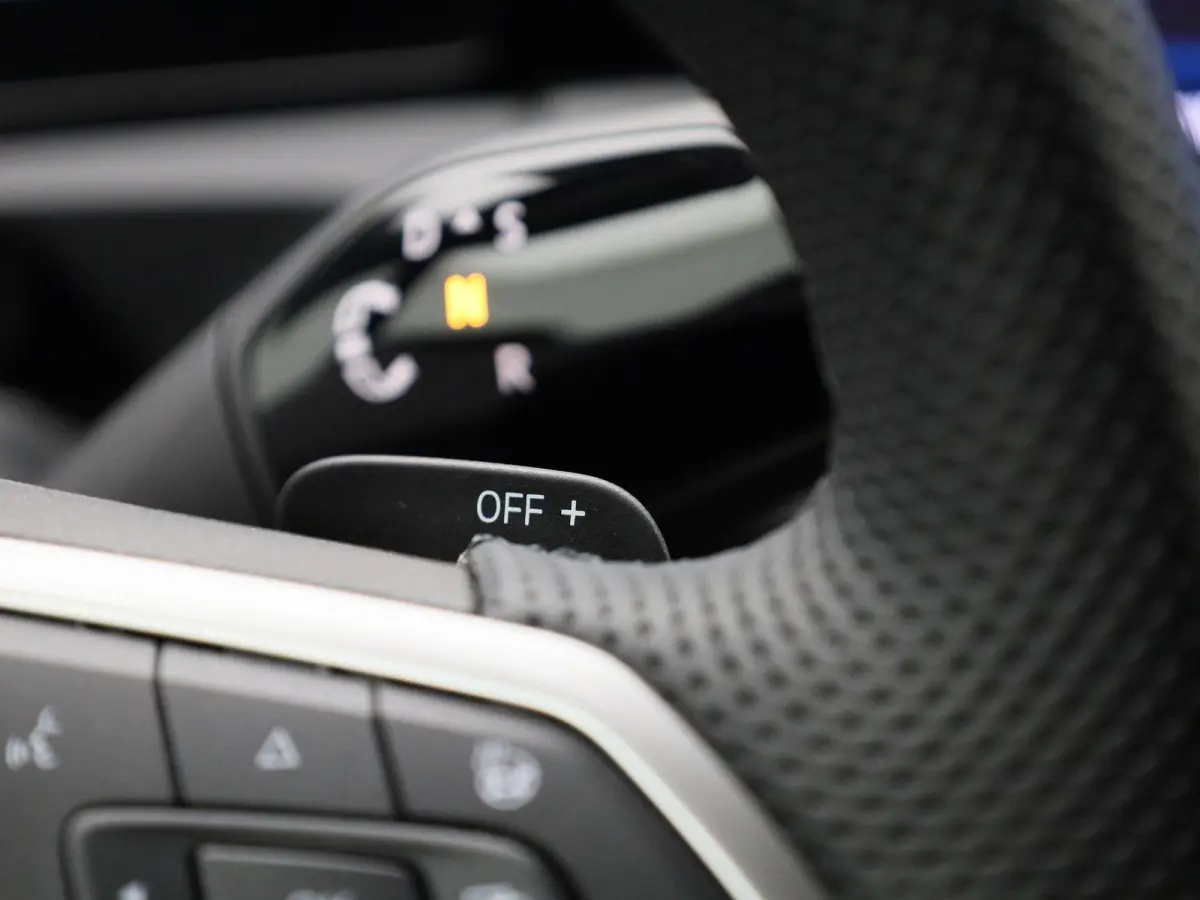 1.5 eHybrid R-Line Edition 272 PK| Soh 100% | Trekhaak | 360 Camera | Navigatie Groot | Head-Updisplay | LED Matrix | Stoelverwarming | Stuurwielverwarming