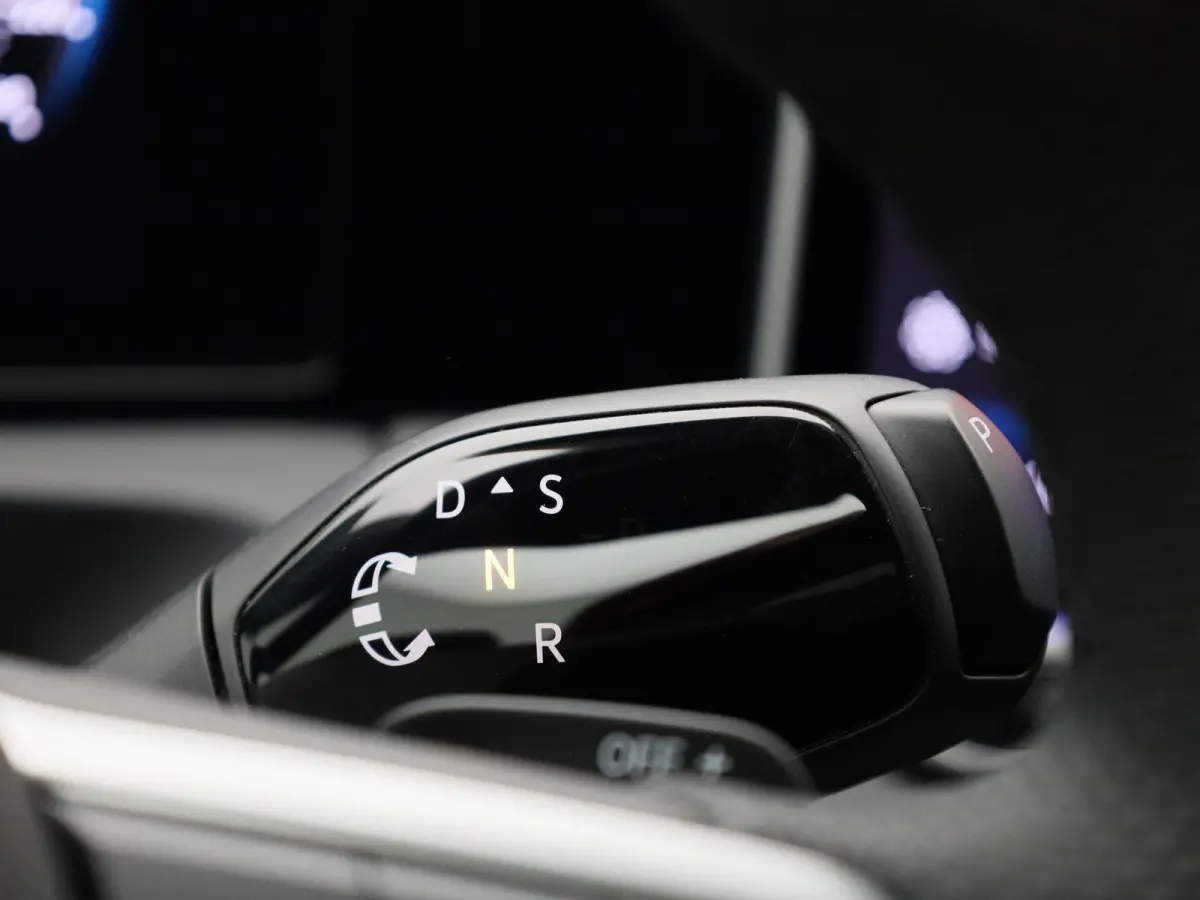 1.5 eHybrid R-Line Edition 272 PK| Soh 100% | Trekhaak | 360 Camera | Navigatie Groot | Head-Updisplay | LED Matrix | Stoelverwarming | Stuurwielverwarming