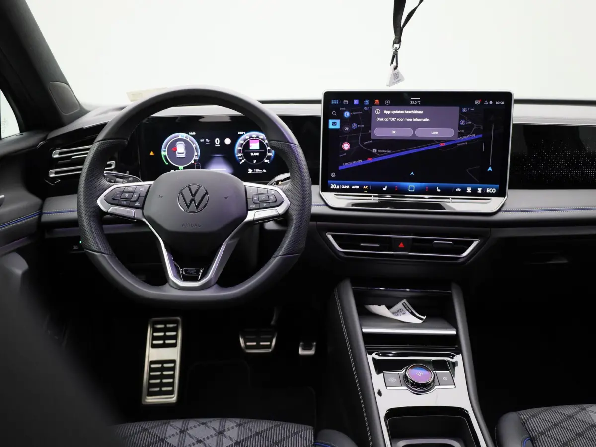 1.5 eHybrid R-Line Edition 272 PK| Soh 100% | Trekhaak | 360 Camera | Navigatie Groot | Head-Updisplay | LED Matrix | Stoelverwarming | Stuurwielverwarming