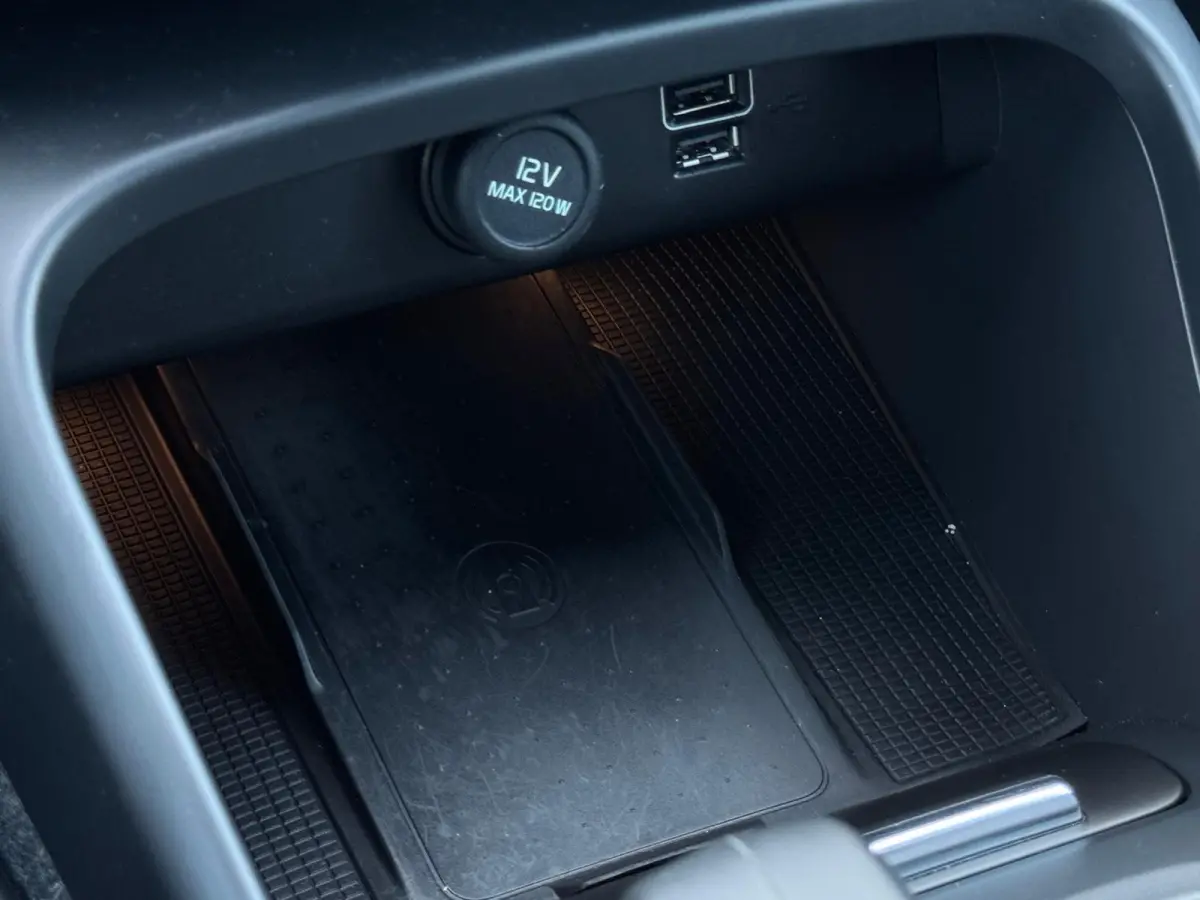 1.5 T4 Plug-in hybrid Core Bright FACELIFT M24 NAVI|CLIMATE|CAMERA|LED