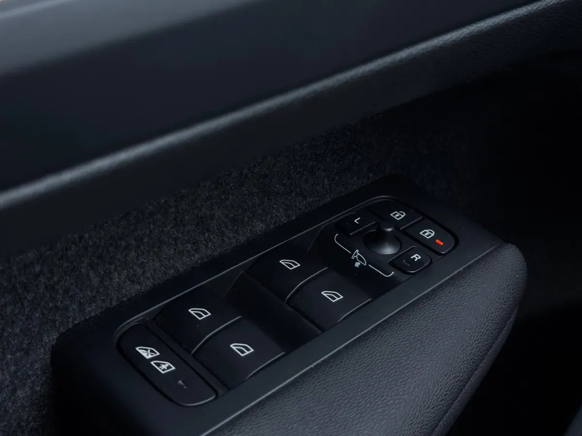 1.5 T4 Plug-in hybrid Core Bright FACELIFT M24 NAVI|CLIMATE|CAMERA|LED