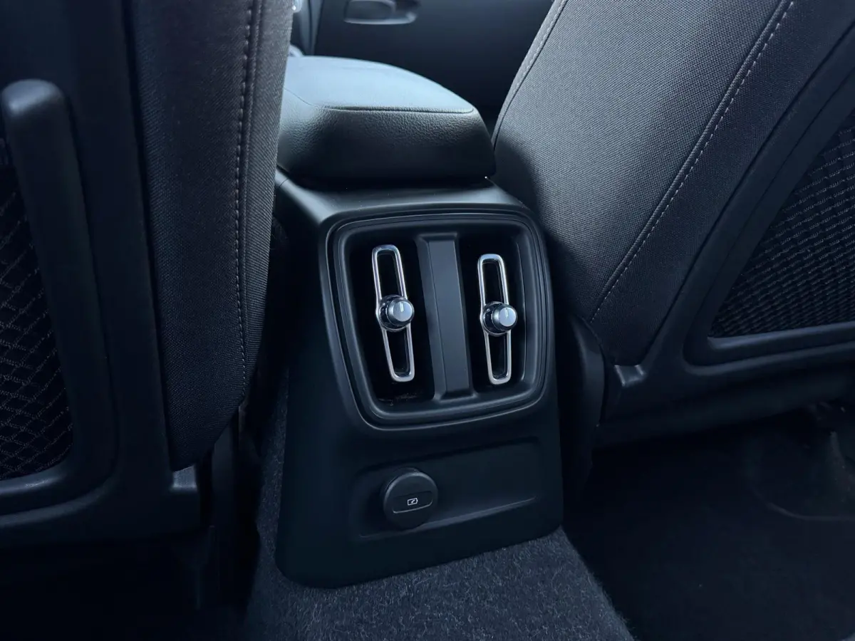 1.5 T4 Plug-in hybrid Core Bright FACELIFT M24 NAVI|CLIMATE|CAMERA|LED
