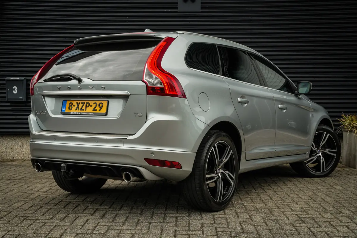 2.0 T6 FWD R-Design | Panorama | Trekhaak | Clima | Cruise | Bluetooth | Navi | Metalic | Mooi!