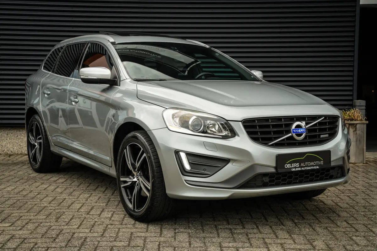 2.0 T6 FWD R-Design | Panorama | Trekhaak | Clima | Cruise | Bluetooth | Navi | Metalic | Mooi!
