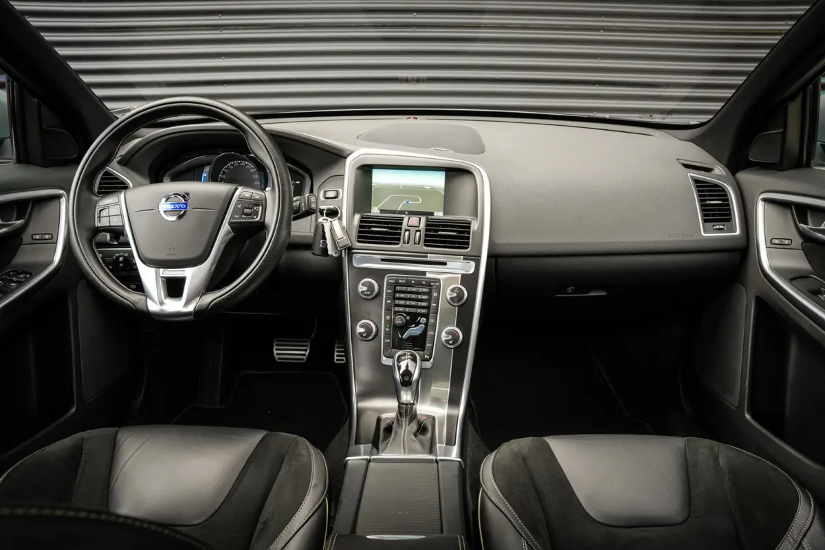 2.0 T6 FWD R-Design | Panorama | Trekhaak | Clima | Cruise | Bluetooth | Navi | Metalic | Mooi!