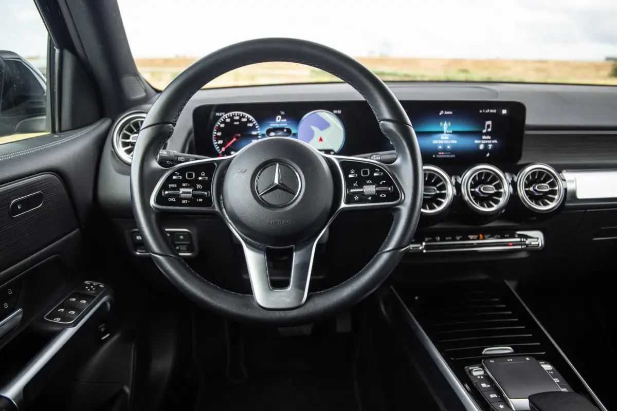 300 4MATIC AMG Line 67 kWh CARPLAY / CAMERA / SFEERVERLICHTING / LEER / STOELVERWARMING