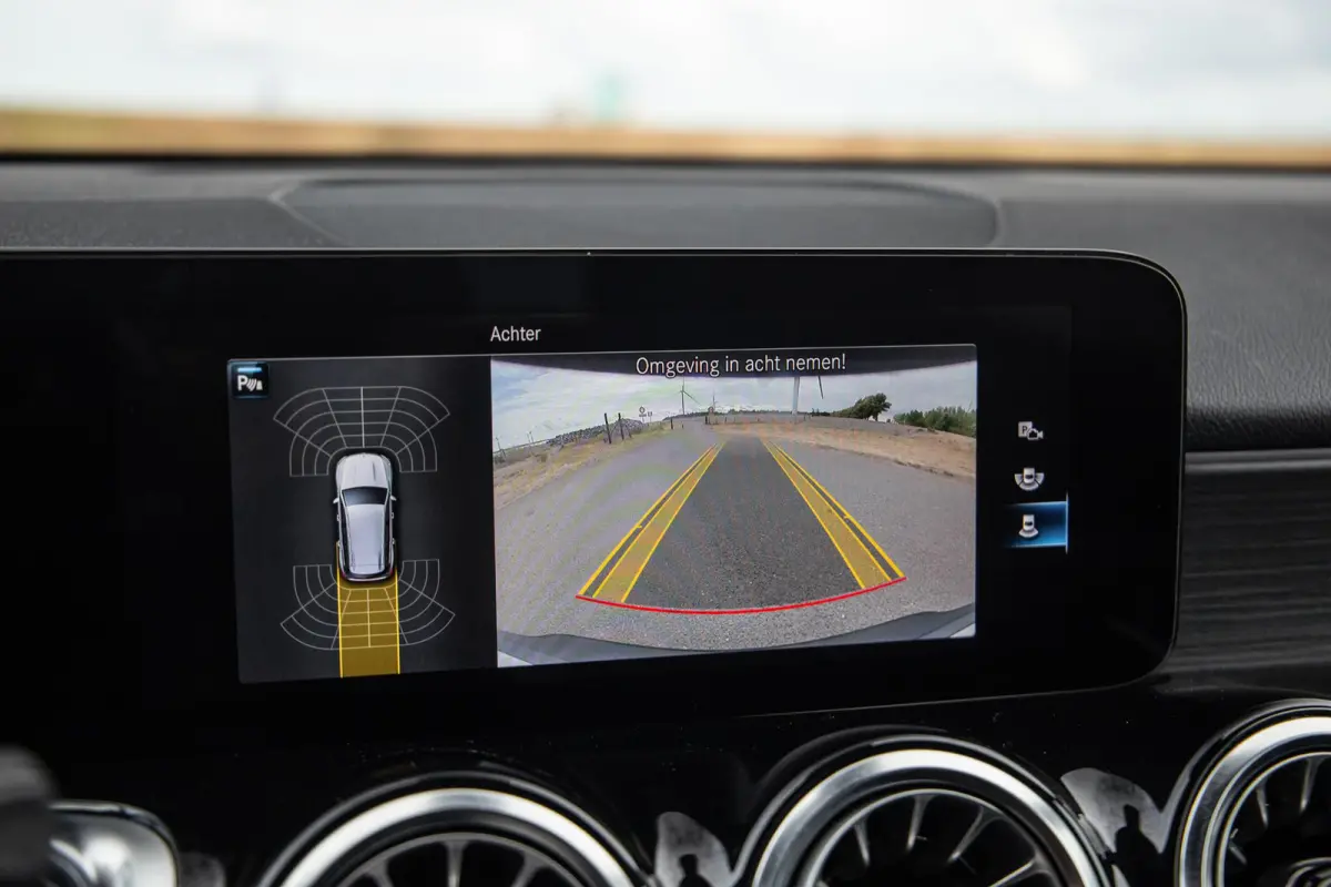 300 4MATIC AMG Line 67 kWh CARPLAY / CAMERA / SFEERVERLICHTING / LEER / STOELVERWARMING