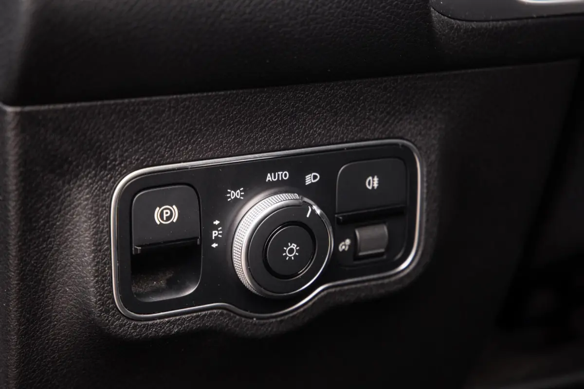 300 4MATIC AMG Line 67 kWh CARPLAY / CAMERA / SFEERVERLICHTING / LEER / STOELVERWARMING