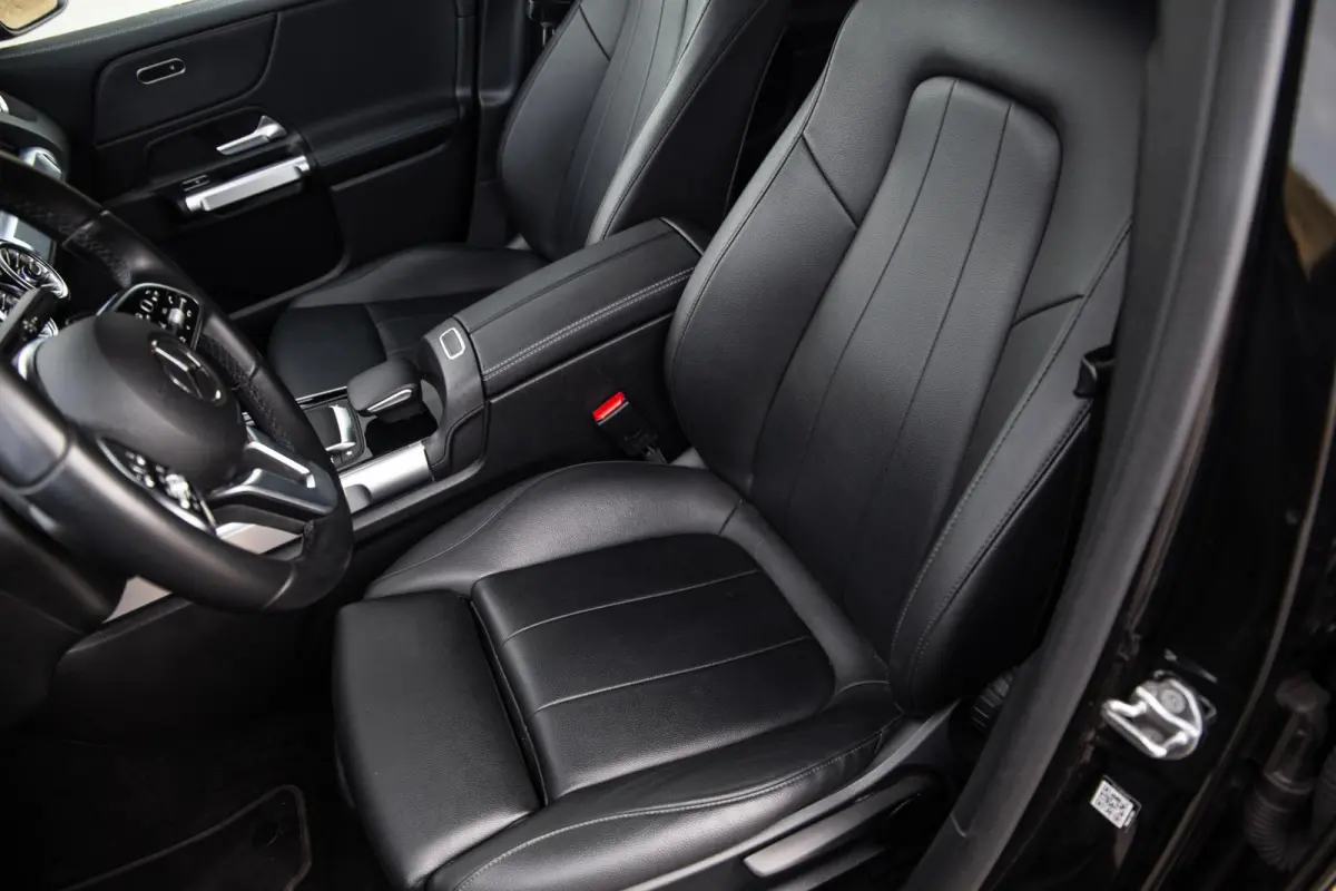 300 4MATIC AMG Line 67 kWh CARPLAY / CAMERA / SFEERVERLICHTING / LEER / STOELVERWARMING