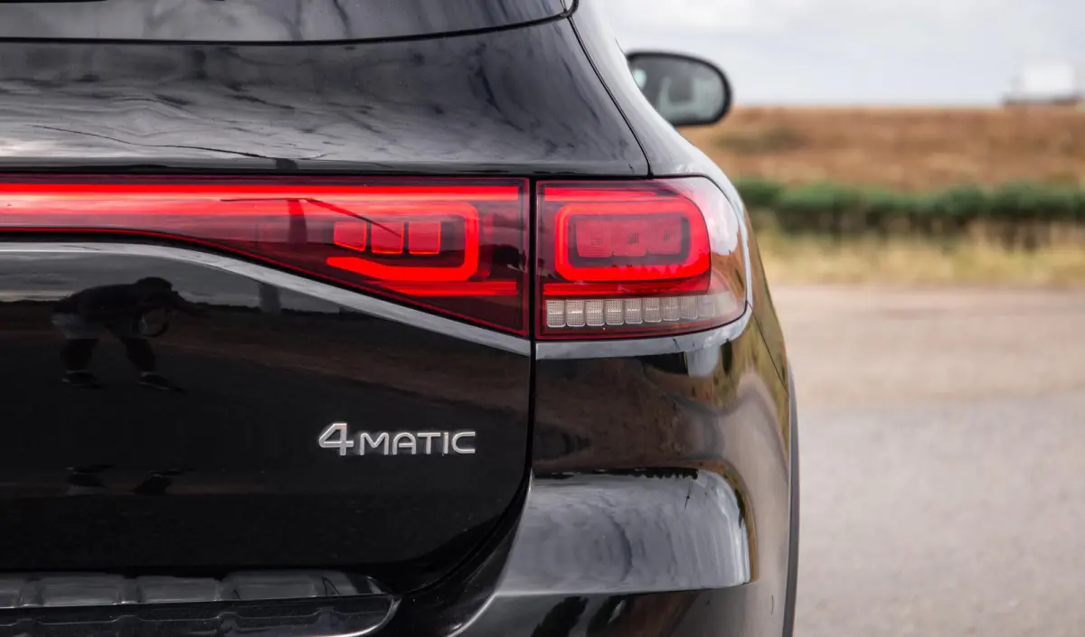 300 4MATIC AMG Line 67 kWh CARPLAY / CAMERA / SFEERVERLICHTING / LEER / STOELVERWARMING