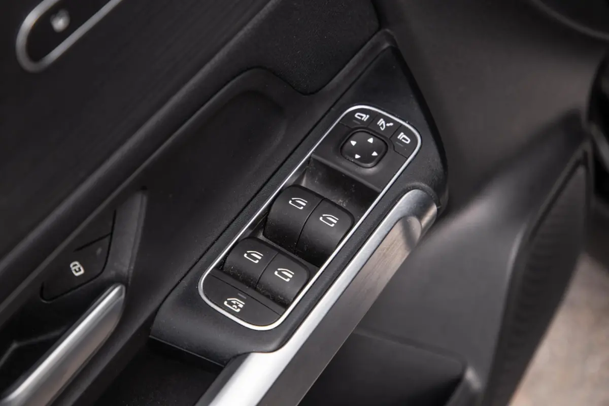 300 4MATIC AMG Line 67 kWh CARPLAY / CAMERA / SFEERVERLICHTING / LEER / STOELVERWARMING