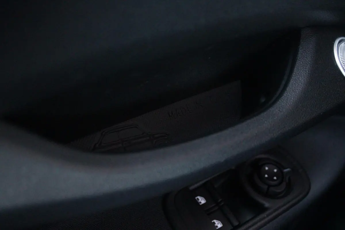 1.0 Hybrid 65PK TORINO LAUNCH EDITION | DRAADLOZE APPLE CARPLAY/ANDROID AUTO | PARKEERSESOREN ACHTER | 16" LICHTMETALEN VELGEN "BURNISHED" | LED KOPLAMPEN "INFINITY" | CLIMATE CONTROL | DAB+