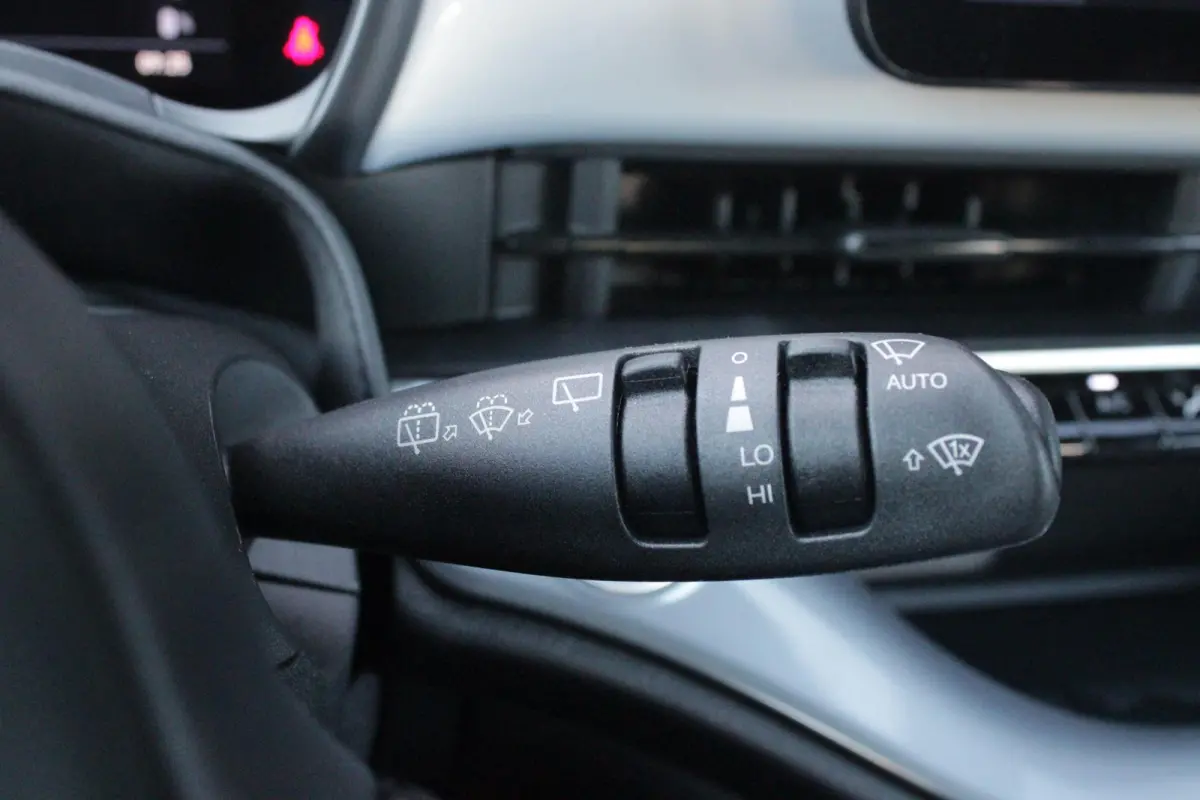 1.0 Hybrid 65PK TORINO LAUNCH EDITION | DRAADLOZE APPLE CARPLAY/ANDROID AUTO | PARKEERSESOREN ACHTER | 16" LICHTMETALEN VELGEN "BURNISHED" | LED KOPLAMPEN "INFINITY" | CLIMATE CONTROL | DAB+