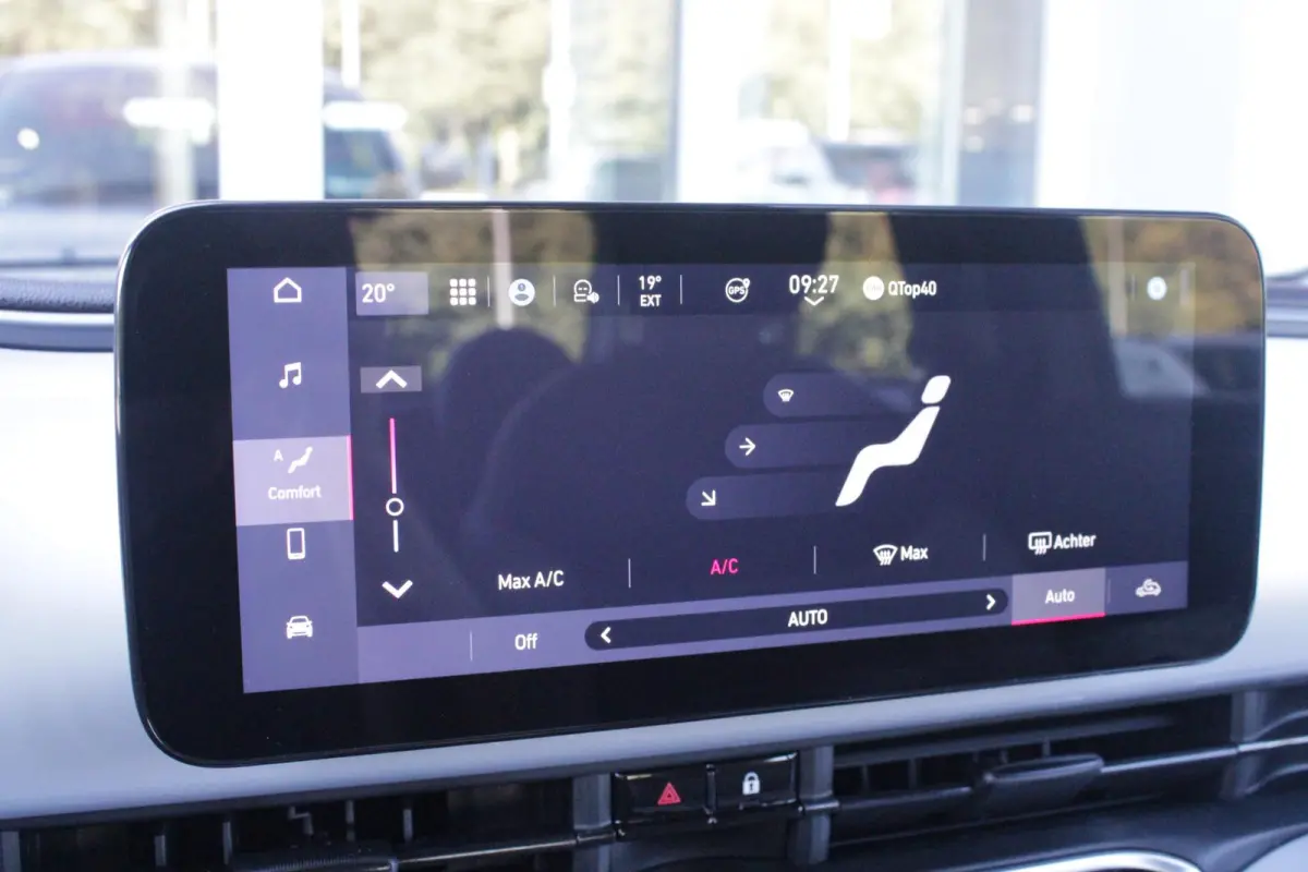 1.0 Hybrid 65PK TORINO LAUNCH EDITION | DRAADLOZE APPLE CARPLAY/ANDROID AUTO | PARKEERSESOREN ACHTER | 16" LICHTMETALEN VELGEN "BURNISHED" | LED KOPLAMPEN "INFINITY" | CLIMATE CONTROL | DAB+