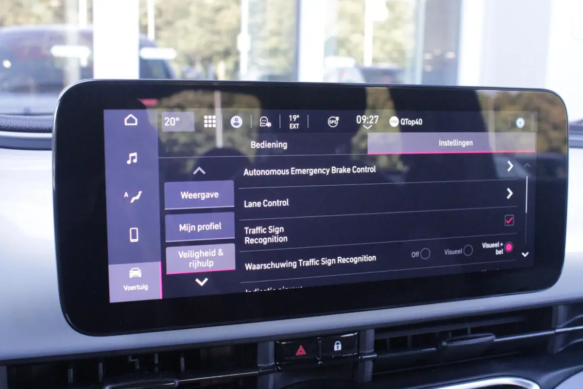 1.0 Hybrid 65PK TORINO LAUNCH EDITION | DRAADLOZE APPLE CARPLAY/ANDROID AUTO | PARKEERSESOREN ACHTER | 16" LICHTMETALEN VELGEN "BURNISHED" | LED KOPLAMPEN "INFINITY" | CLIMATE CONTROL | DAB+